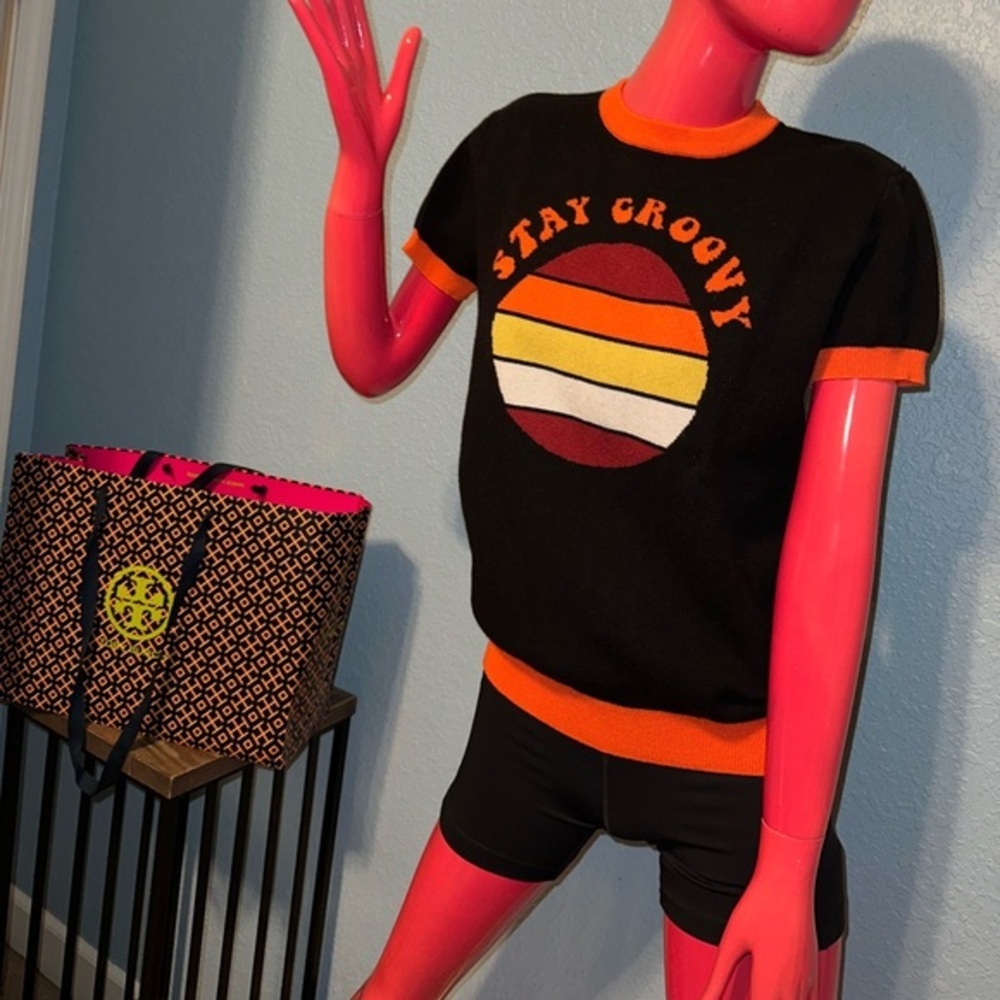ORANGE STAY GROOVY KNITTED BLACK SHORT SLEEVES KNITWEAR
